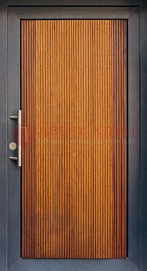 Коричневая входная дверь c МДФ панелью ЧД-03 в частный дом в Краснознаменске