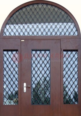 Крепкая стальная арочная дверь со стеклом и ковкой ДА-21 в Краснознаменске