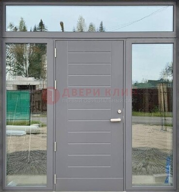 Серая стальная дверь с панелью МДФ и стеклянными фрамугами ДФГ-28 в Краснознаменске