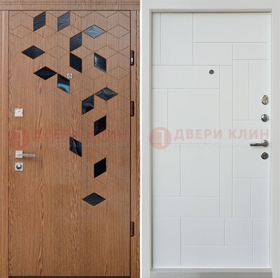 Коричневая металлическая дверь МДФ внутри белого цвета ДМ-256 в Краснознаменске