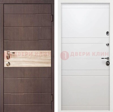 Коричневая стальная дверь с филенчатой МДФ в Белом цвете ДМ-306 в Мурманске