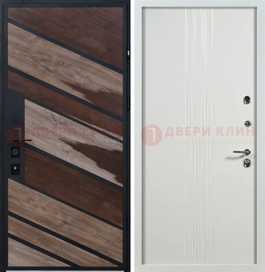 Железная коричневая дверь со светлой МДФ внутри ДМ-310 в Красноармейске