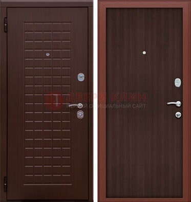 Коричневая металлическая дверь с МДФ ДМ-78 в квартиру в Краснознаменске