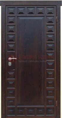 Темная железная дверь с массивом дуба ДМД-31 в Краснознаменске