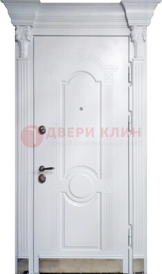 Белая металлическая дверь с массивом дуба для дома ДМД-59 в Краснознаменске