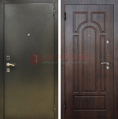 Железная темно-серая дверь с порошковым напылением и МДФ Тисненый орех ДП-275 в Краснознаменске