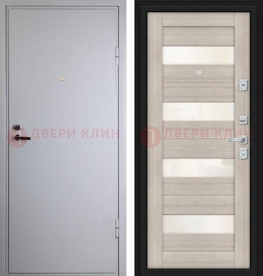 Белая железная дверь с порошковым напылением и стеклом ДП-308 в Краснознаменске