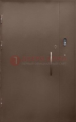 Коричневая металлическая подъездная дверь ДПД-2 в Краснознаменске