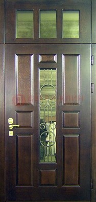 Парадная дверь со стеклянными вставками и ковкой ДПР-1 в офисное здание в Краснознаменске