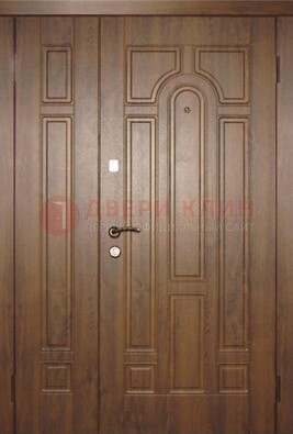 Двухстворчатая коричневая парадная дверь ДПР-48 в Краснознаменске