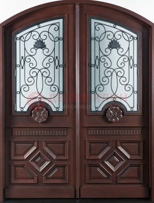 Арочная коричневая парадная дверь ДПР-66 в Краснознаменске