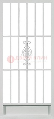 Белая стальная решетчатая дверь с ковкой ДР-35 в Великом Новгороде