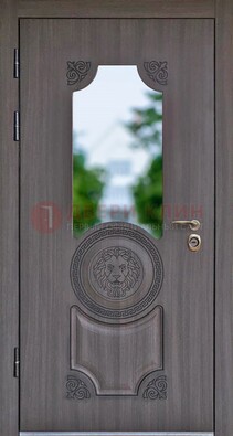 Темная железная дверь со стеклом и узором ДС-18 в Краснознаменске