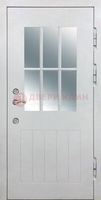 Белая уличная дверь со стеклом ДС-30 в Краснознаменске