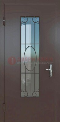 Коричневая наружная железная дверь со стеклом и ковкой ДСК-100 в Краснознаменске