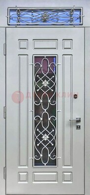 Белая железная дверь со стеклом и ковкой с верхней фрамугой ДСК-112 в Краснознаменске