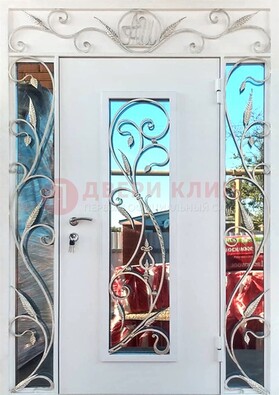 Белая входная дверь порошок со стеклом и ковкой ДСК-165 в Краснознаменске