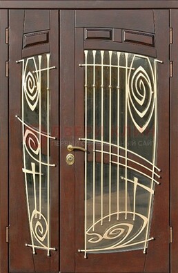 Коричневая железная дверь с большим стеклом и ковкой ДСК-203 в Краснознаменске