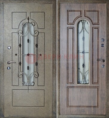 Внешняя стальная дверь со стеклом и ковкой зеленой ДСК-22 в Краснознаменске