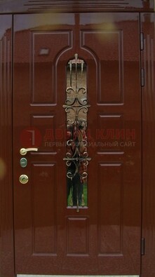 Красивая металлическая дверь со стеклом и ковкой ДСК-33 в Краснознаменске