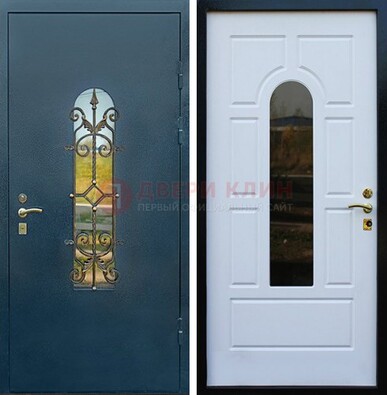 Входная дверь Дверь со стеклом и ковкой ДСК-71 для кирпичного дома в Краснознаменске