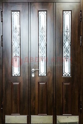 Входная дверь со стеклом и ковкой ДСК-72 в кирпичный дом в Краснознаменске