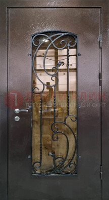 Металлическая дверь со стеклом и ковкой ДСК-95 для магазина в Краснознаменске