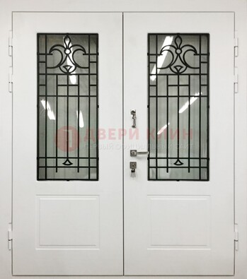 Белая двухстворчатая уличная дверь Винорит со стеклом ДСТ-4 в Краснознаменске