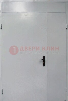 Белая металлическая тамбурная дверь ДТМ-5 в Краснознаменске