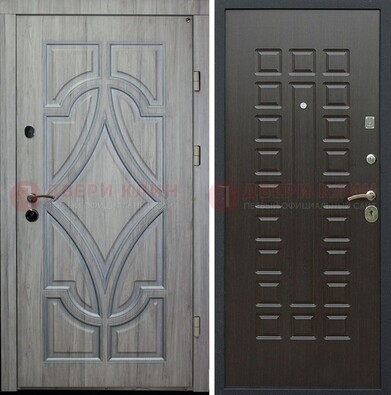 Стальная серая дверь с узором и виноритом Венге внутри ДВТ-131 в Краснознаменске
