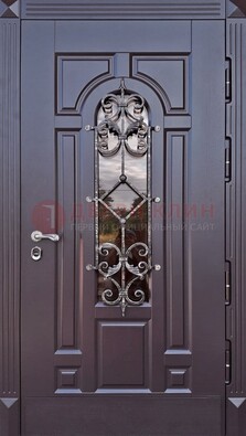 Темная уличная дверь с виноритом и стеклом с ковкой ДВТ-164 в Краснознаменске