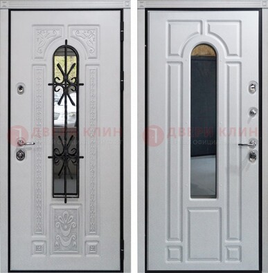 Белая стальная дверь с виноритом и ковкой снаружи ДВТ-197 в Краснознаменске