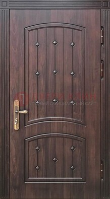 Коричневая уличная дверь с виноритом для дома ДВТ-235 в Краснознаменске