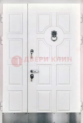 Белая входная дверь с виноритом ДВТ-246 в Сергиевом Посаде