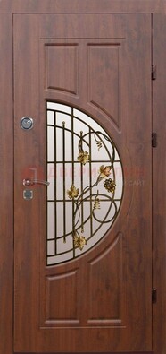 Стальная коричневая дверь с виноритом и ковкой ДВТ-82 в Краснознаменске