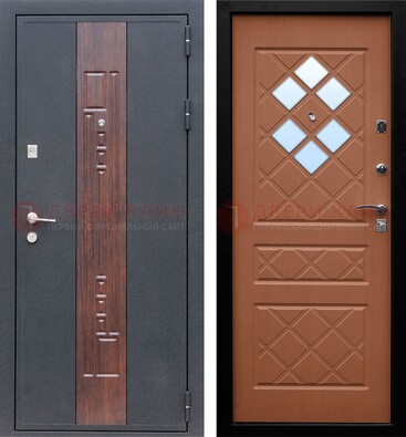 Серая входная дверь с зеркальными квадратиками внутри ДЗ-79 в Краснознаменске