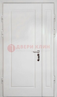 Полуторная металлическая дверь с МДФ в белом цвете ПЛ-24 в Краснознаменске